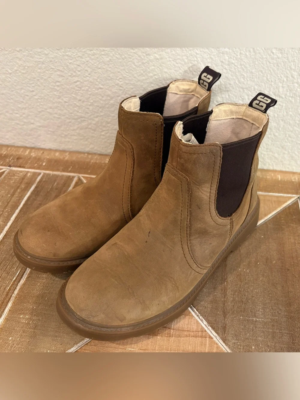 Ugg Kids Bolden Chelsea Weather Boots Size 4 Youth Waterproof Chestnut Brown
